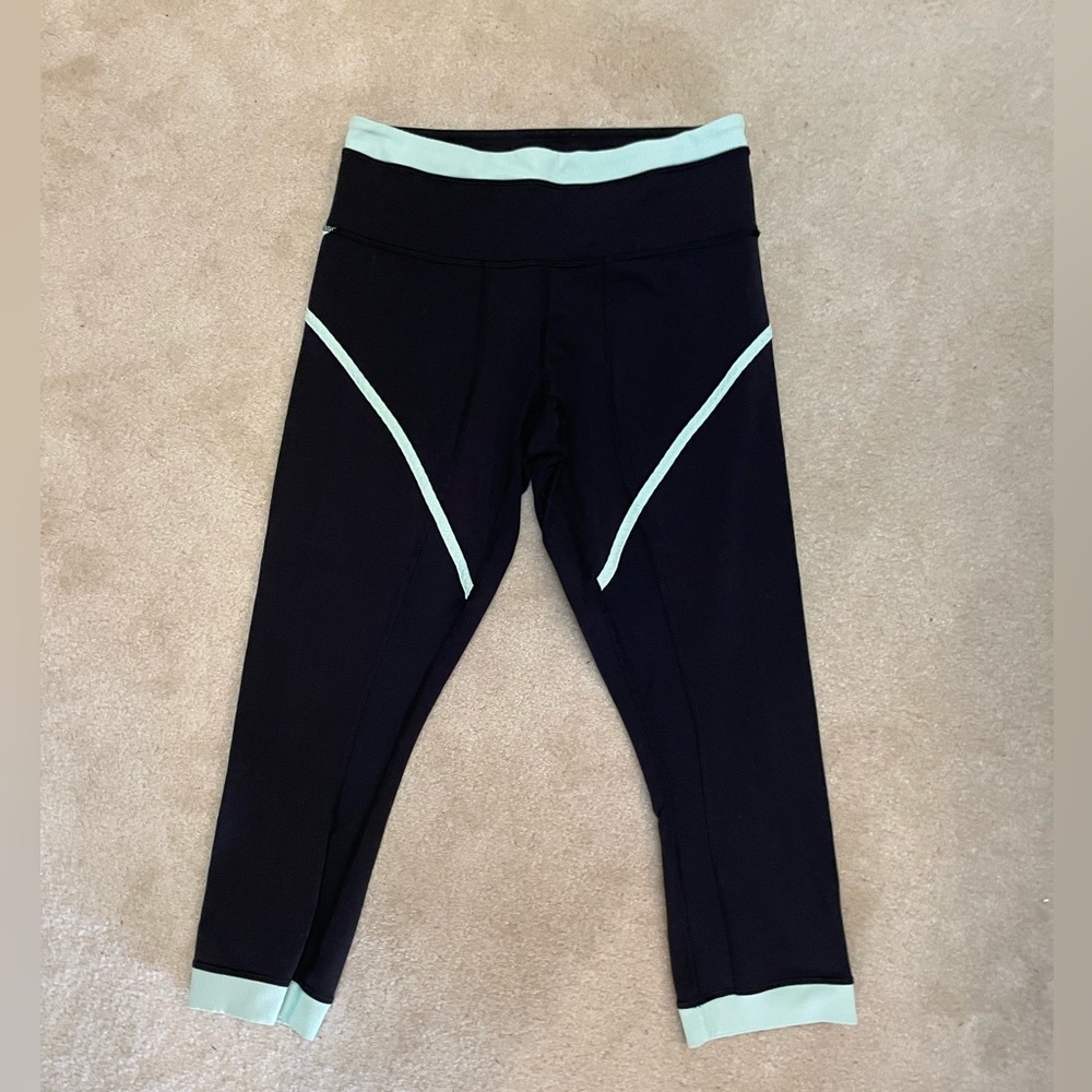 Lululemon Mint Accent Cropped Leggings